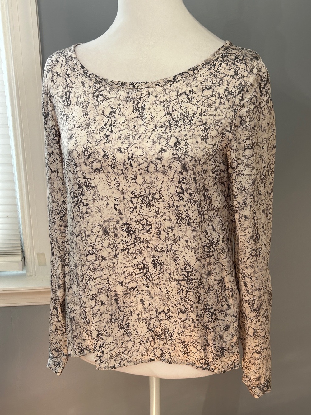 Club Monaco 100% Silk Abstract Print Blouse Long Sleeve Office Work Women's XS